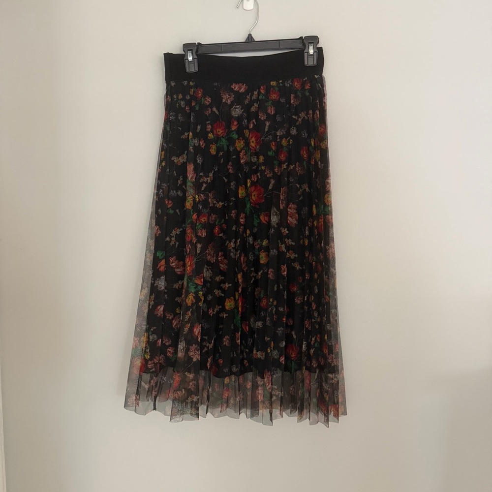 H&M Black Pleated Midi Skirt with Multicolor Floral Print